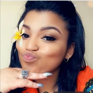 Meet your Posher, Courtney